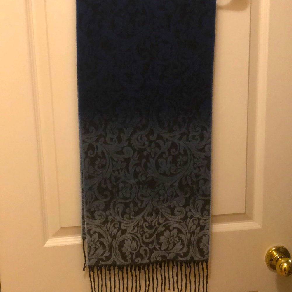 🧡Fraas Cashmink Blue ombré paisley woven scarf